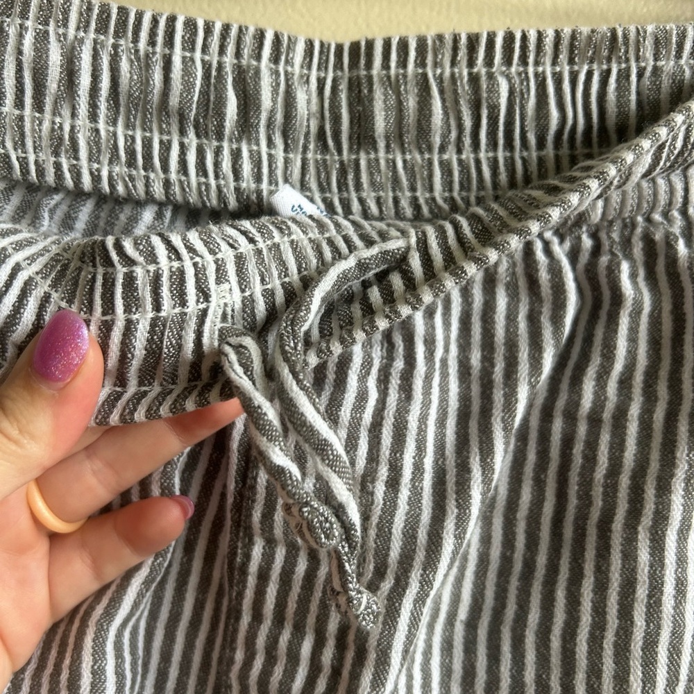 Old Navy Women’s Linen Striped Shorts 2X - Picture 3 of 6